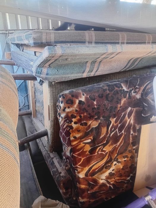 Отдам диван самовывоз.