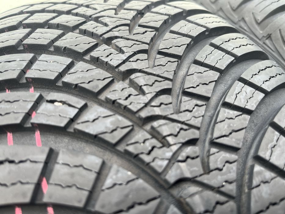 4бр 205/55/16 на 7+мм с 18дот