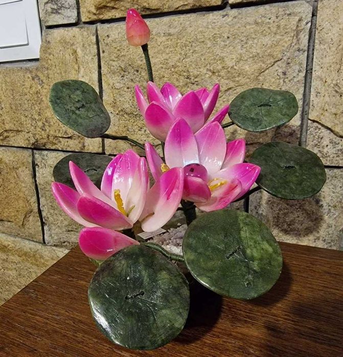 Продавам Статуетка на Каменни цветя "Лотос"