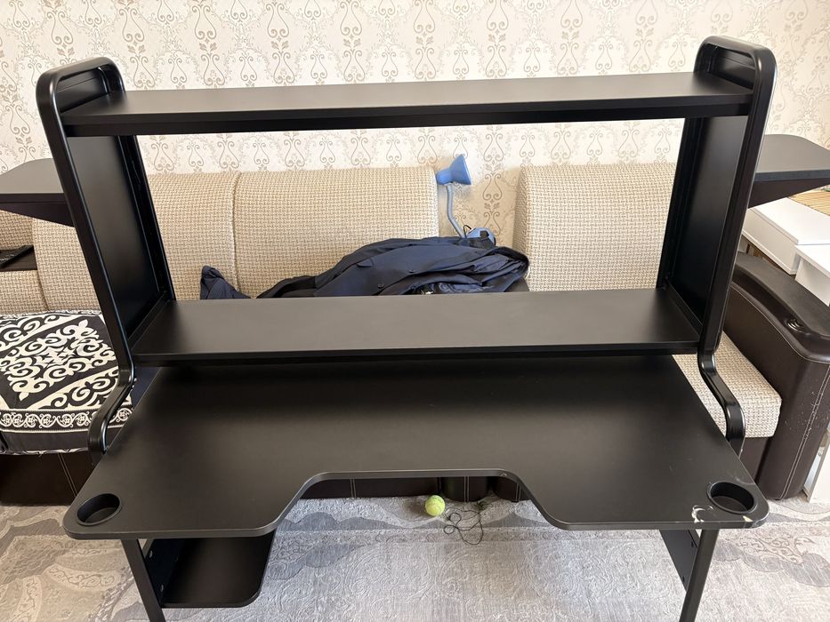 Компьютерный стол IKEA “Fredde”