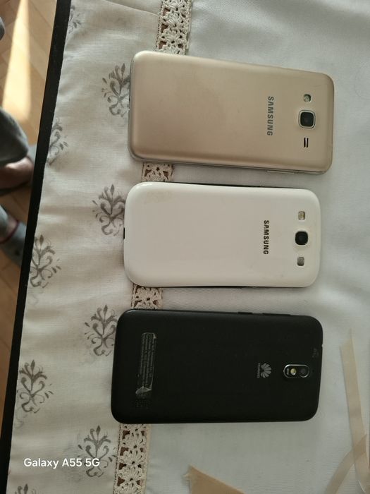 Titlu: Telefoane mobile vechi - Samsung și Huawei (3 bucăți)