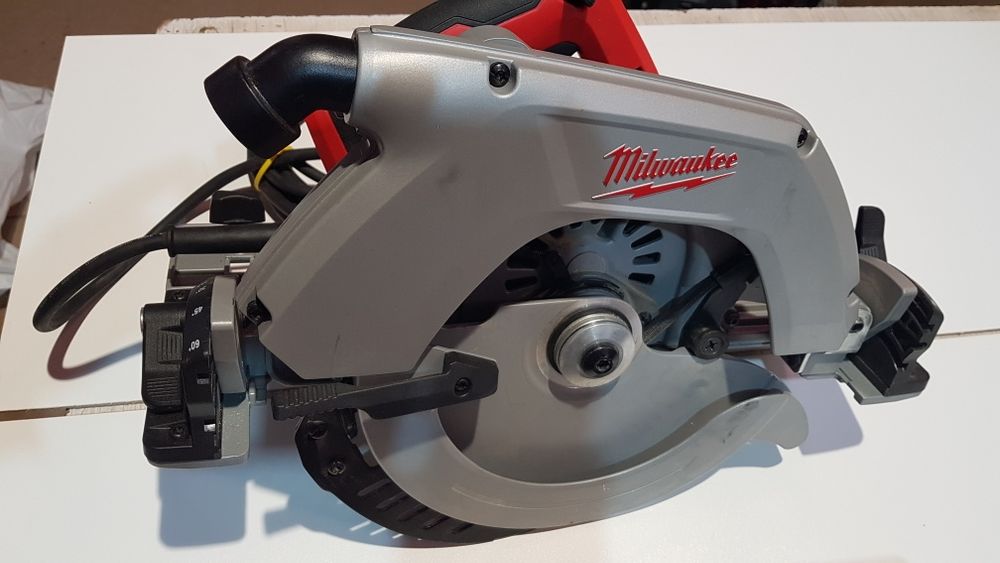 Vand fierastrau circular Milwaukee