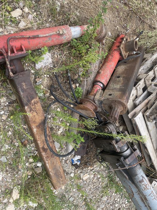 Кран за камиьон///трупарски