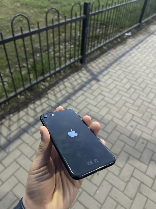 iPhone SE 2020 64гб 76% акб
