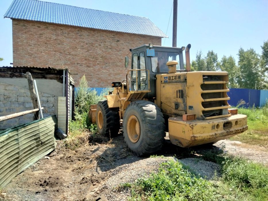 Срочно продам Фронтальный погрузчик.