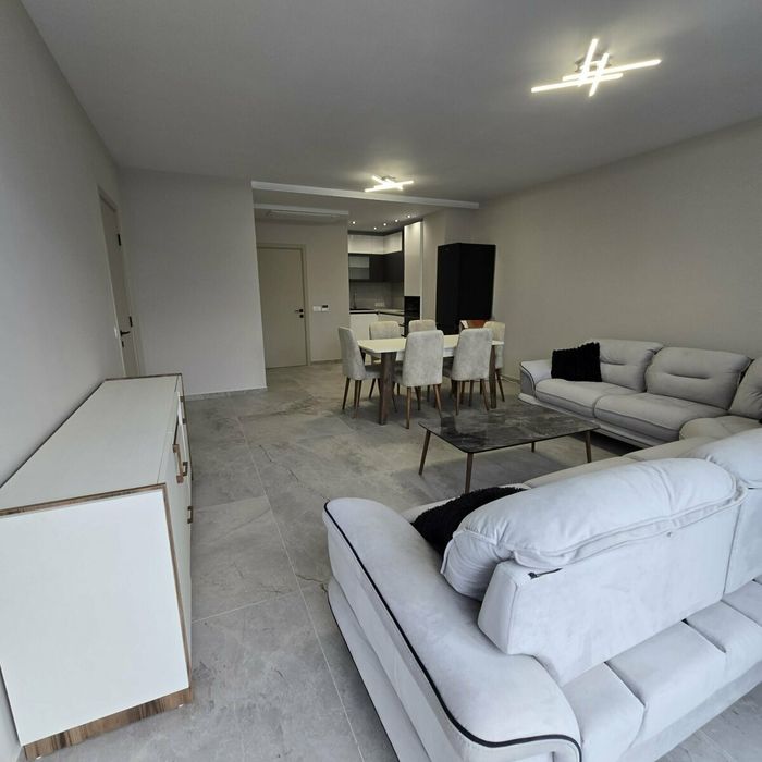 Тристаен дизайнерски обзаведен апартамент в Горна баня