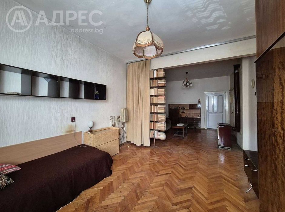 Тристаен апартамент, Център, 82 кв.м., ет. 2/4, тухла