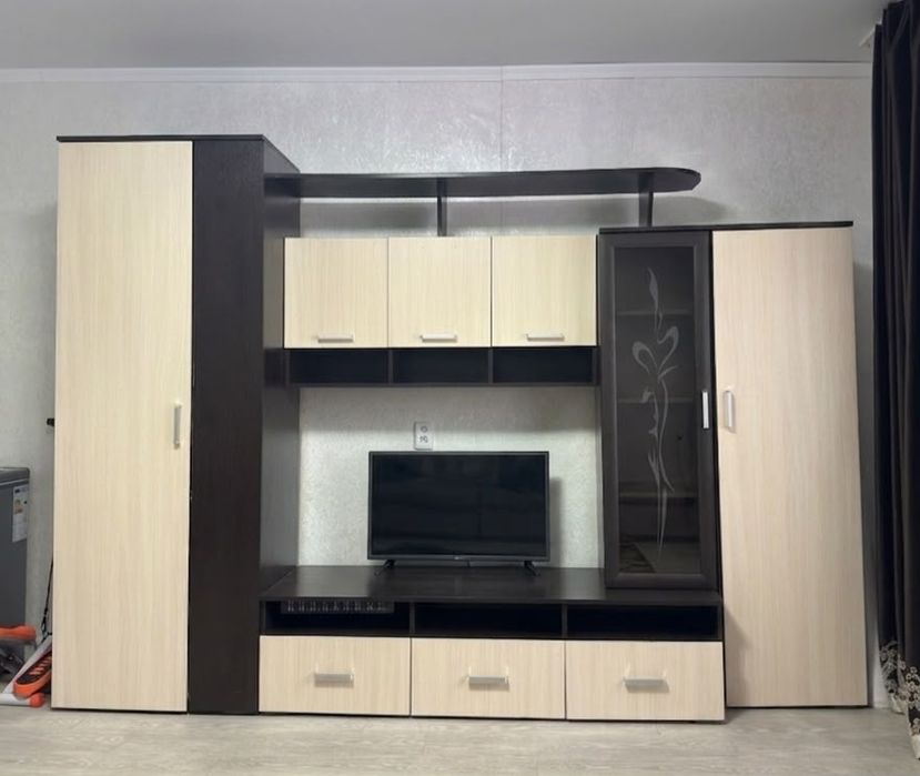 Продается стенка для гостинной.