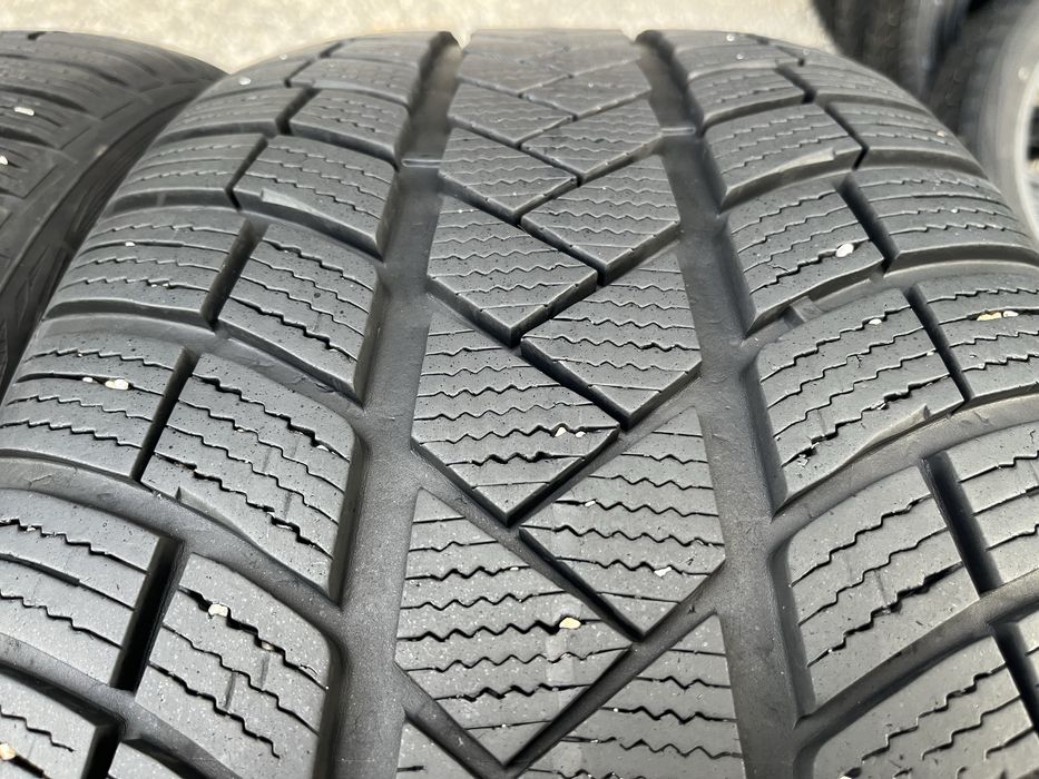 2бр 255/40/20 на 7+мм с 19дот