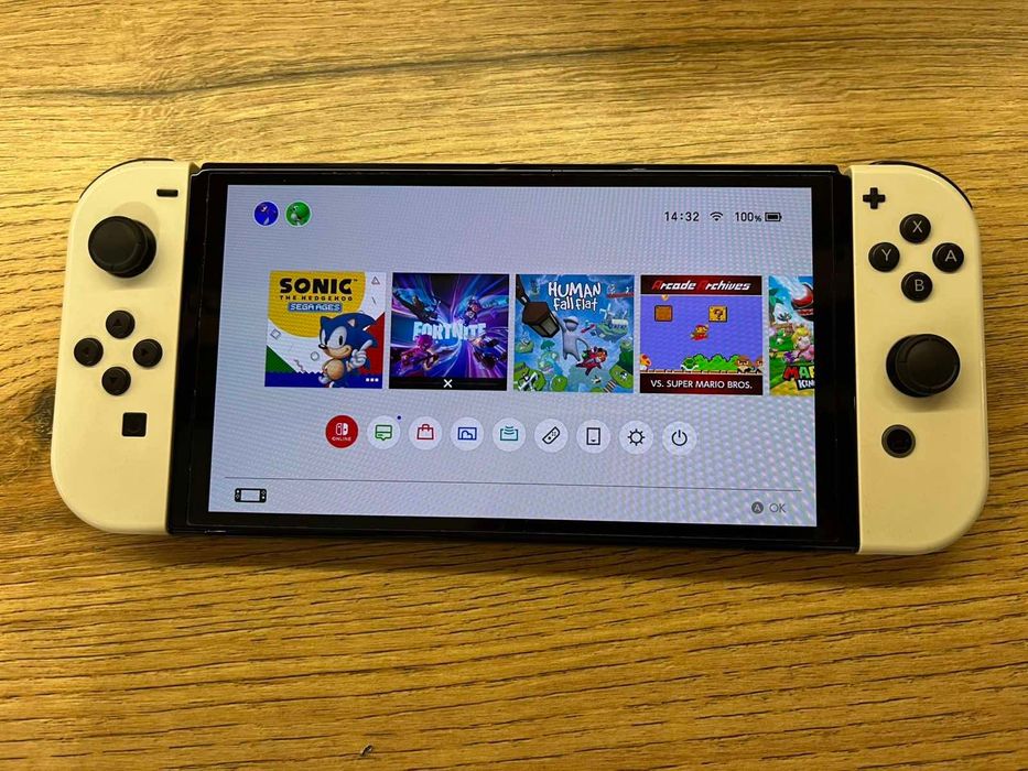 Продавам Nintendo Switch OLED