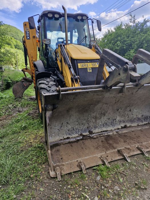 Vând buldoexcavator jcb 3cx