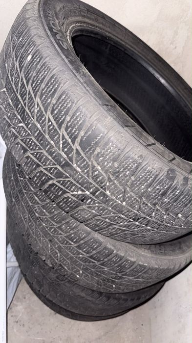 Шины 215/55R17 в отличном состоянии