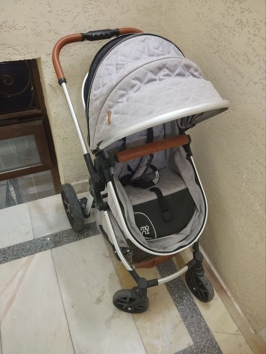 Болалар коляскаси сотилади