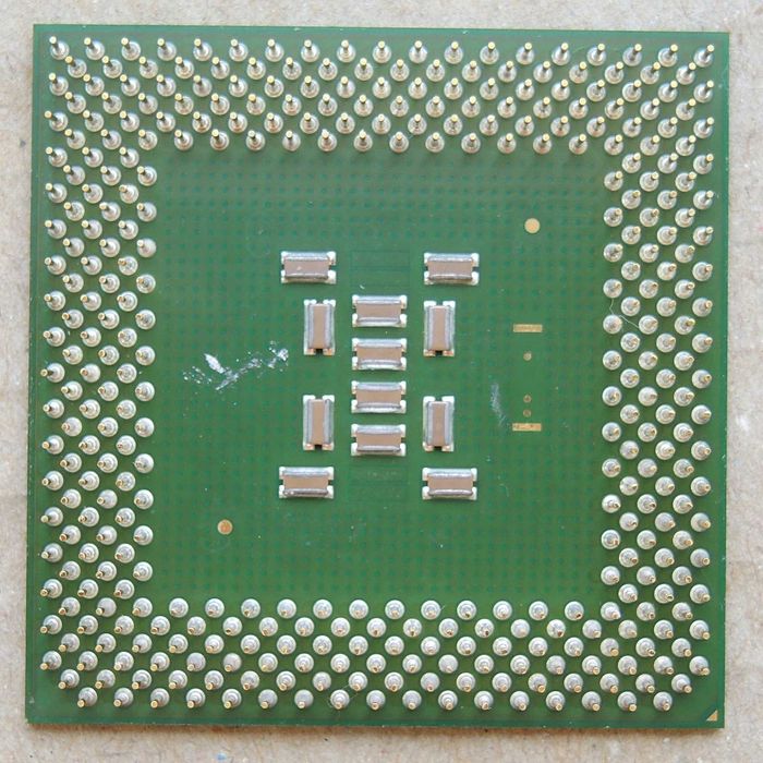 Intel Celeron Coppermine 633/128/66/1.65V SL3W9 Socket 370 Testat