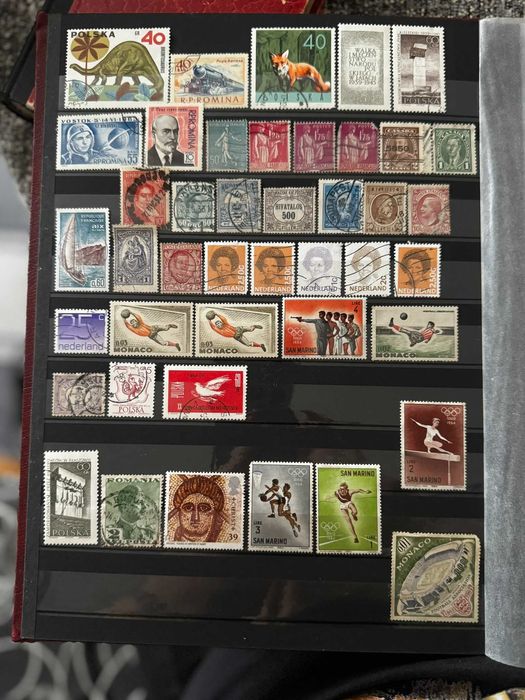 пощенски марки и класьори