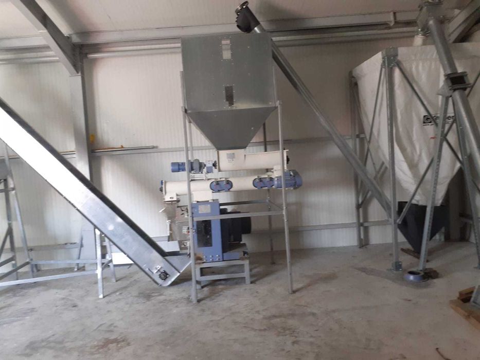 Brizurator granule cereale pentru fabricarea brizurii pentru pui