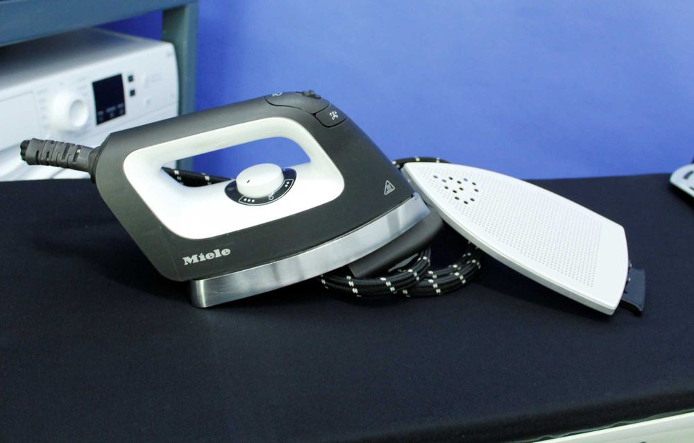 Statie de calcat Miele B 2847 Fashion Master, 4 bari, 100 g/min, 22 nivele de temperatura, Sistem Premium: alb/antracit