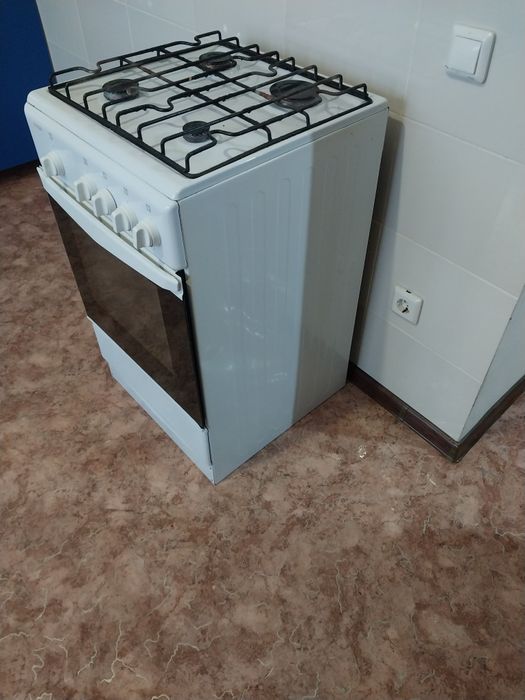Продаю газ плиту ,,Лада,,