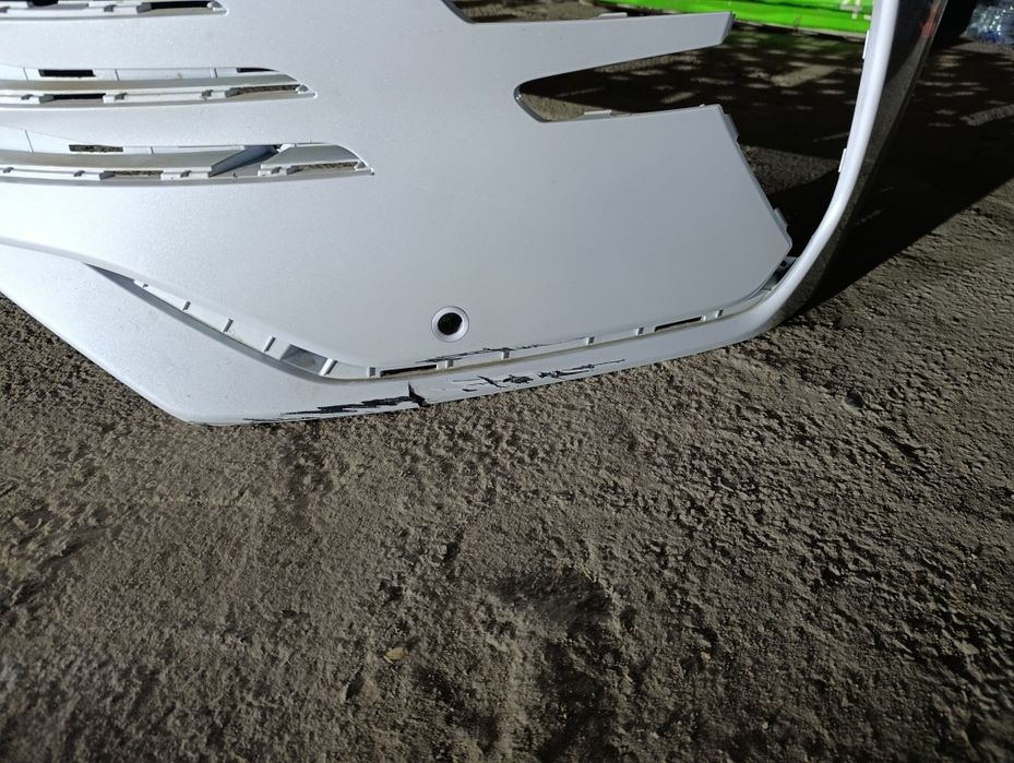 BYD champion gibrid oldi bamperi. Shopir tomon pastidan ozgina ishi bo