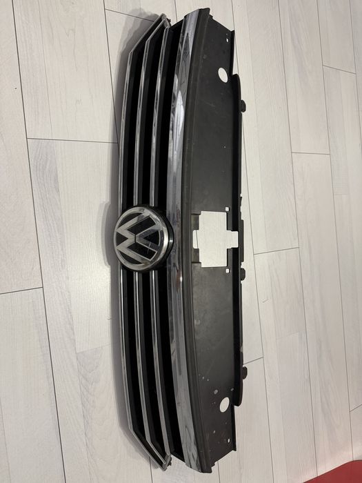 Grila plus emblema VW Passat B8