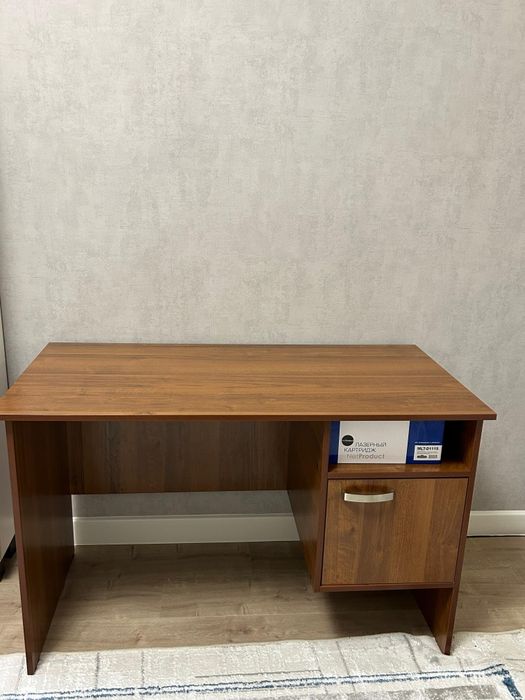 Стол письменный продаётся