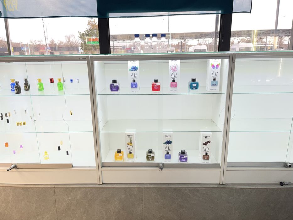 Витрина мебел для парфюм и аксессуарами