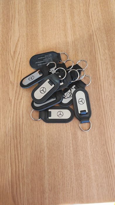 Breloc din Piele si Metal Mercedes
