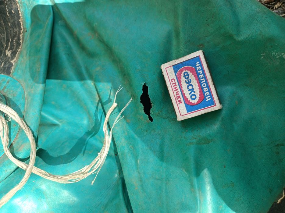 Резиновая лодка с веслами