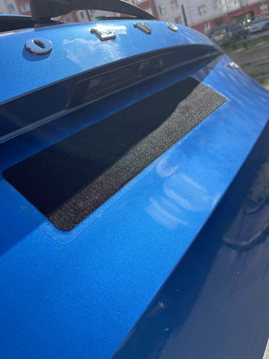 Suport plăcute înmatriculare, doua seturi, 4 placi autoadezive și scai