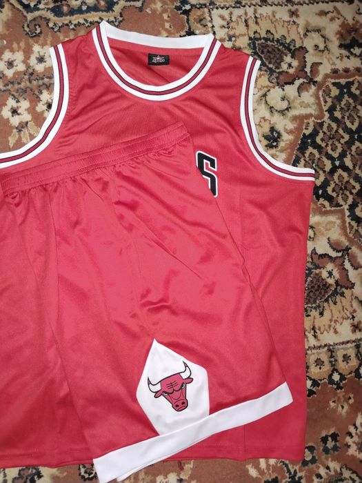 Продам форму баскетбольную формы.