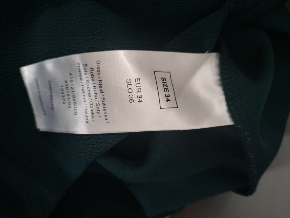 De vânzare rochiță pe corp mărimea 34