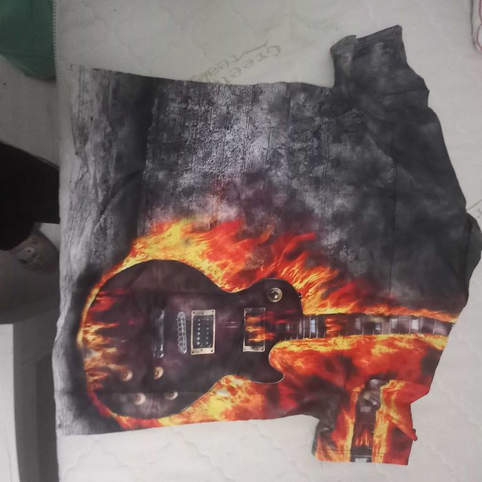 Мъжка риза с китара