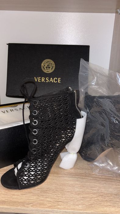 Sandale cu toc cu șiret negre noi