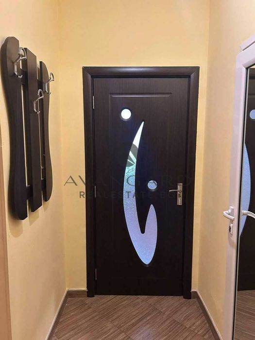 оф.24576 Тристаен обзаведен / МОЛ Пловдив