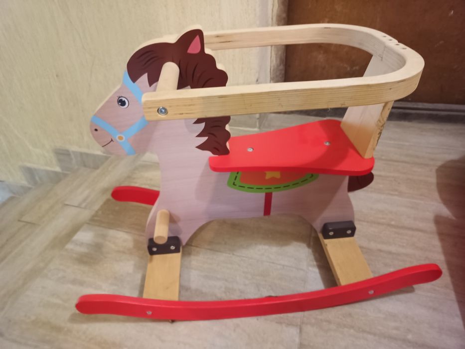 Детско дървено конче
