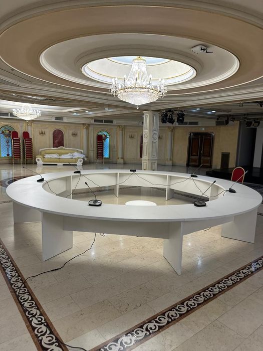 Стол переговоров,  конференц стол.