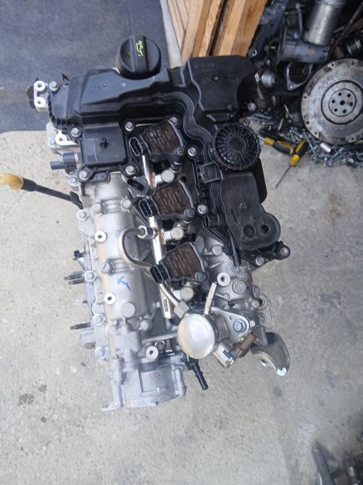Motor Peugeot 208 2008 3008 Fiat 600 an 2025 1.2 benzină hibrid cod HN09