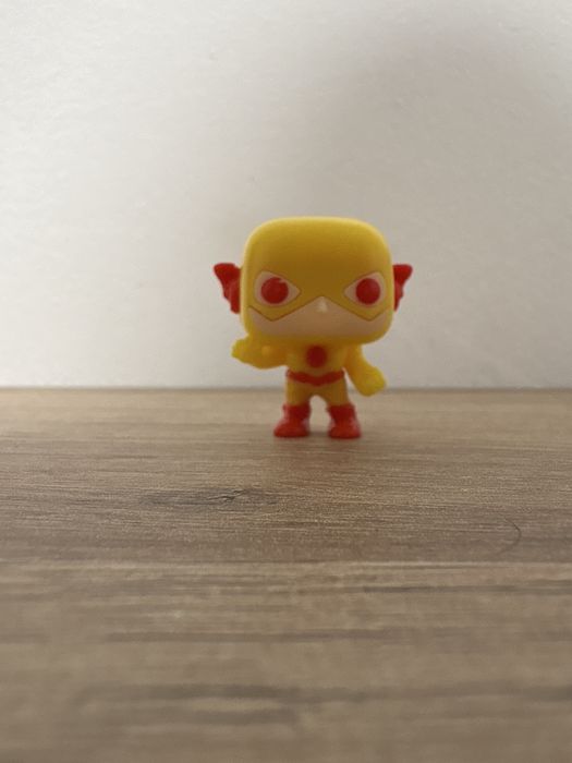 Продавам kinder фигурки