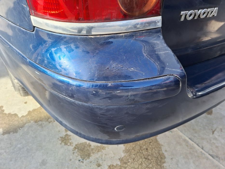 Задна броня с парктроници Toyota Avensis combi  / Тойота Авенсис комби