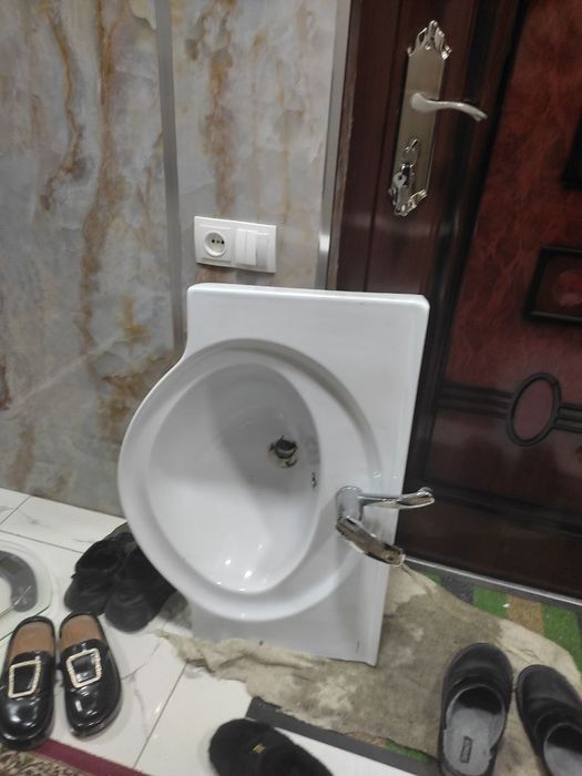 Умывальник почти новое