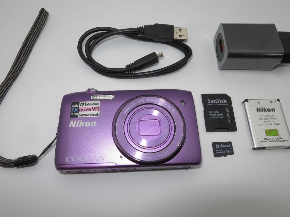 Nikon Coolpix S3500 ултра компактен фотоапарат в страхотен лилав цвят, 20MP цифрова камера 7х оптичен зум, напълно тествана и работи отлично