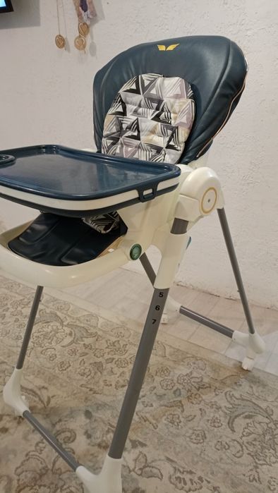 Продам стол для кормление