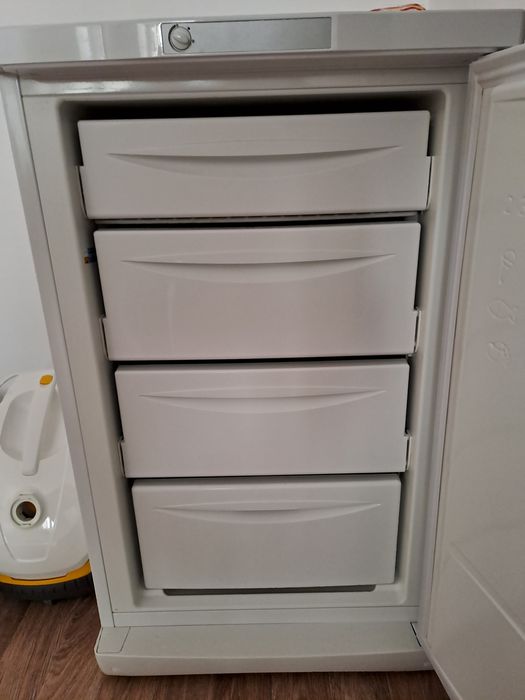 Морозильник Indesit, в хорошем состоянии.