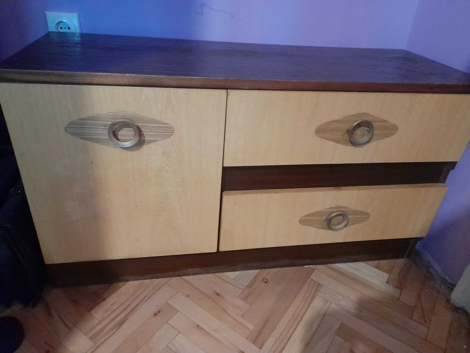 Шкафче ниско за дом,офис..