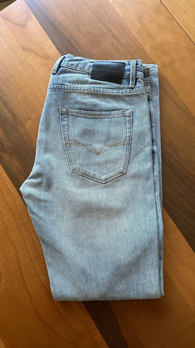 мъжки дънки GUESS Slim Tapered (Светлосини с ефектни протривания) – W33
