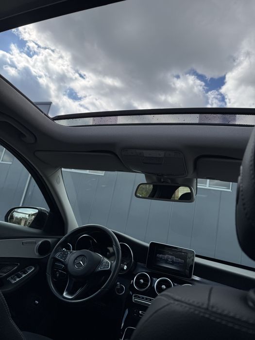 Proprietar vand Mercedes C Class 200 benzina 184cp