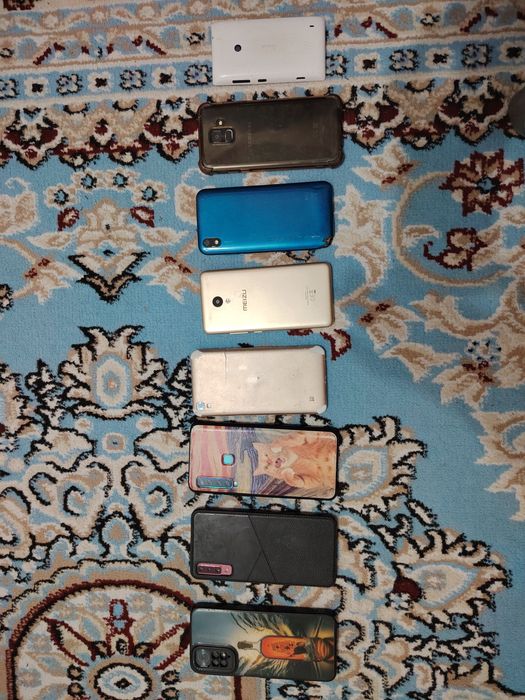 Телефоны из разных моделей