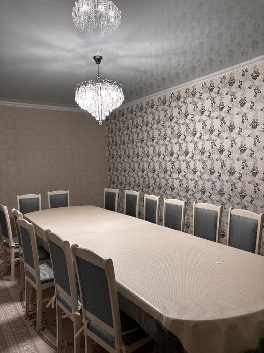 Стол стулья очень в хорошем состояниц