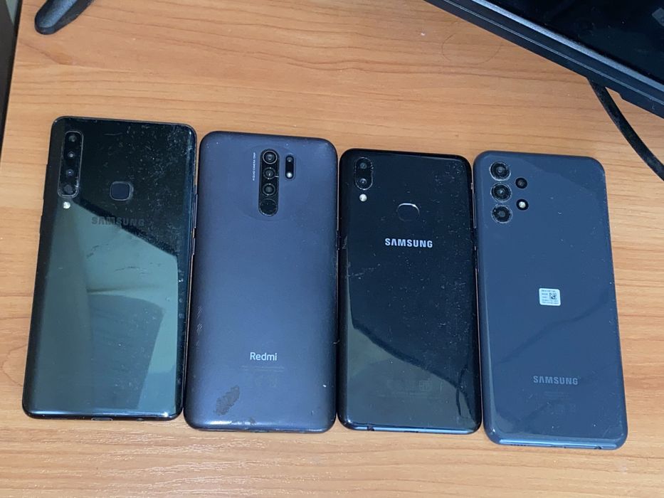 Лот от работещи телефони Samsung и Xiaomi