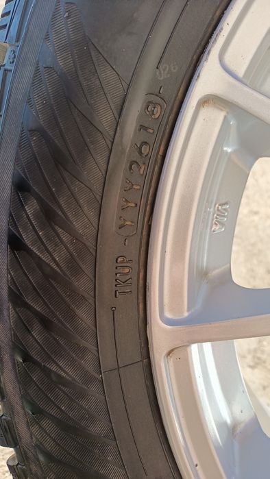 Продам диски с шинами.